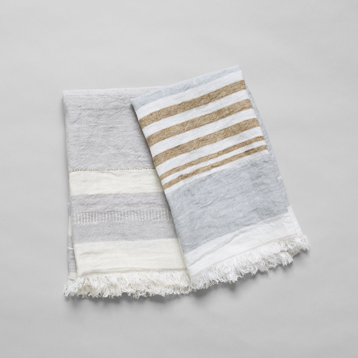 Soft neutral linen towel made from 100% Belgian-grown flax