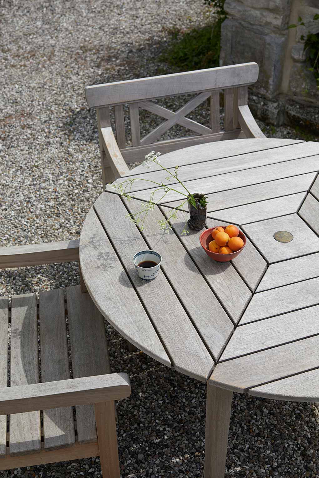 round garden coffee table
