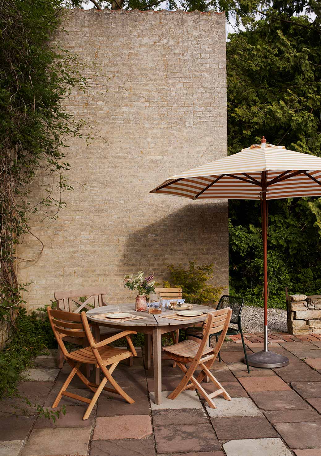 sturdy wooden round table
