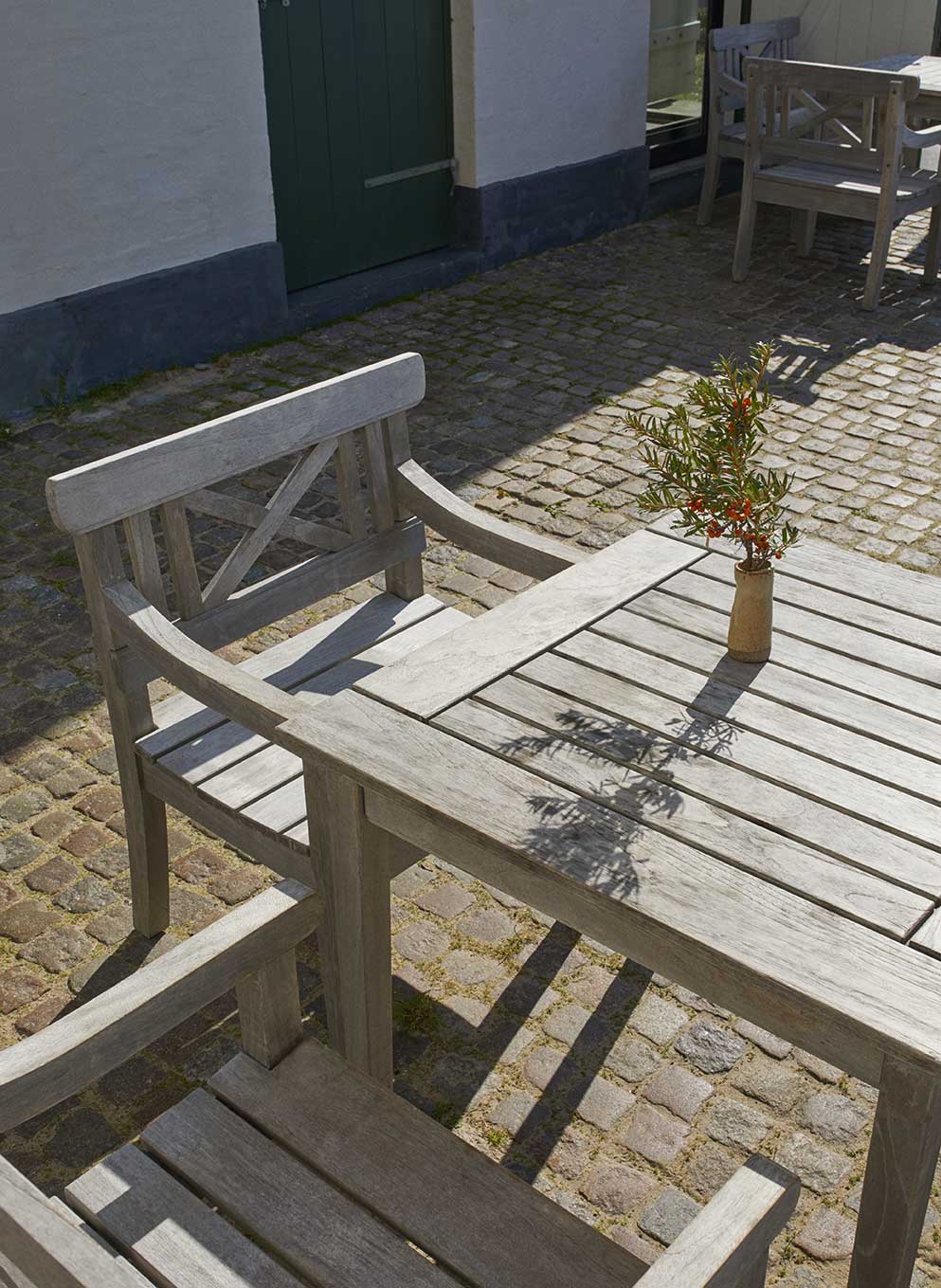 versatile outdoor furniture table
