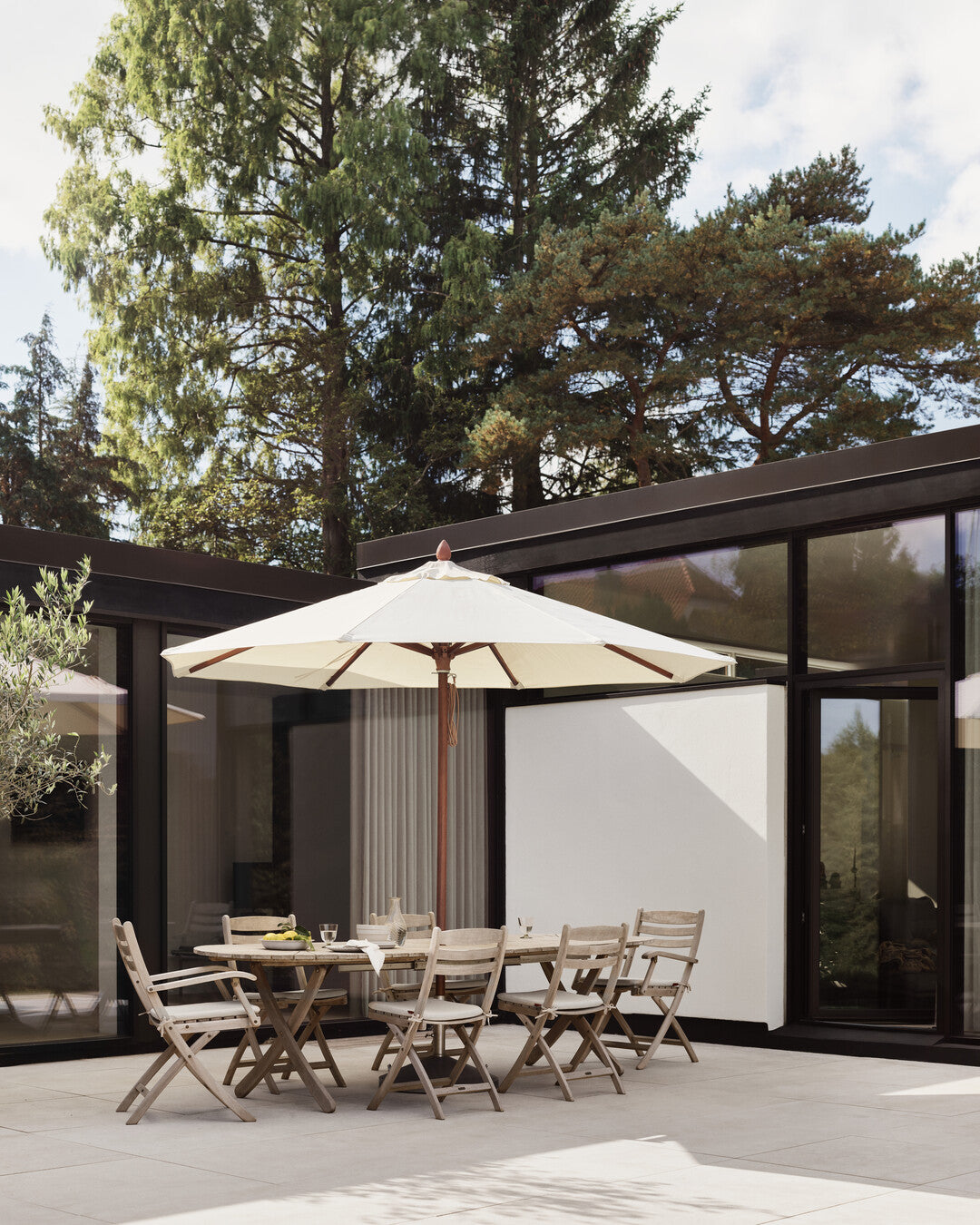 Weather-resistant Nordic teak table
