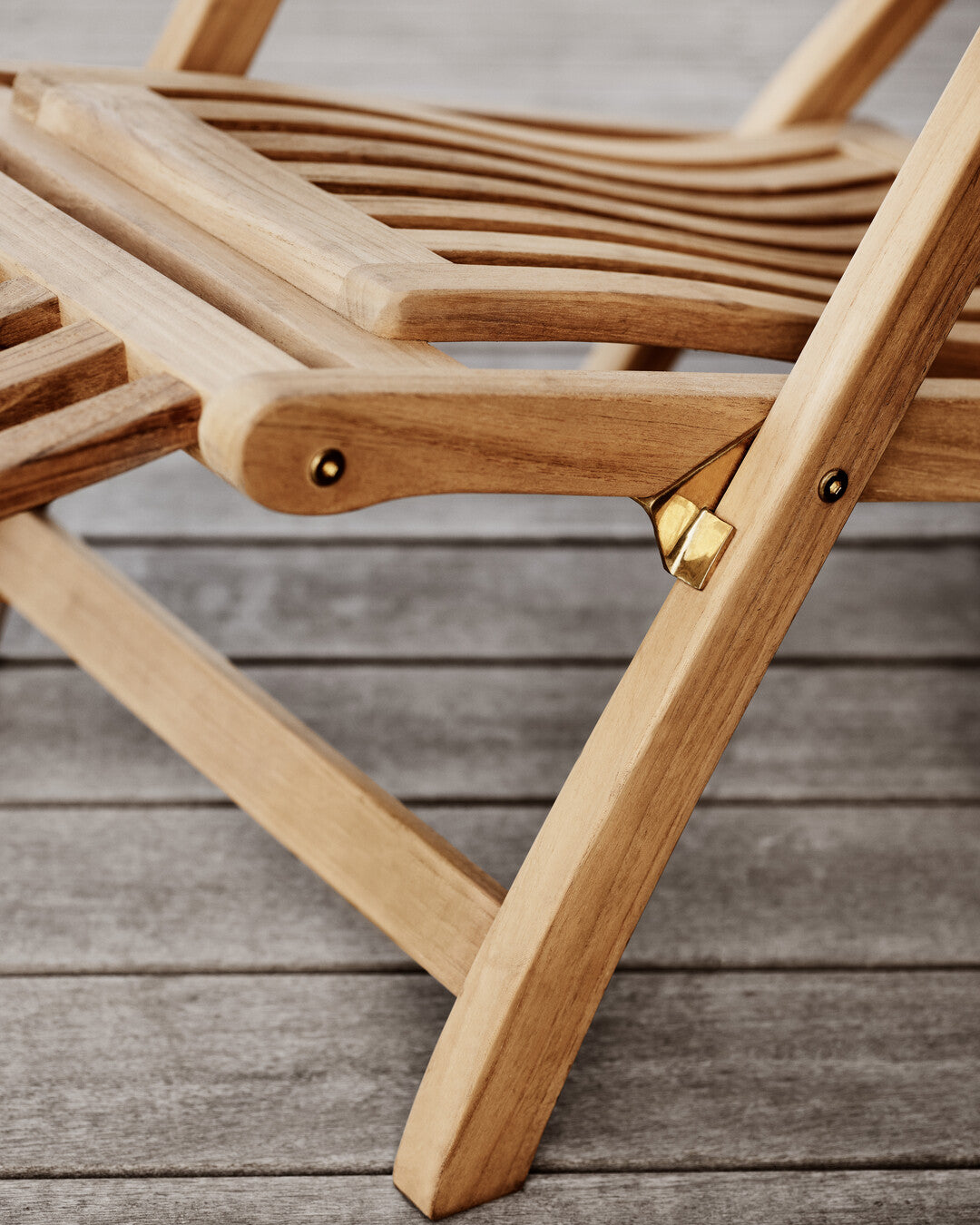 durable outdoor teak recliner
