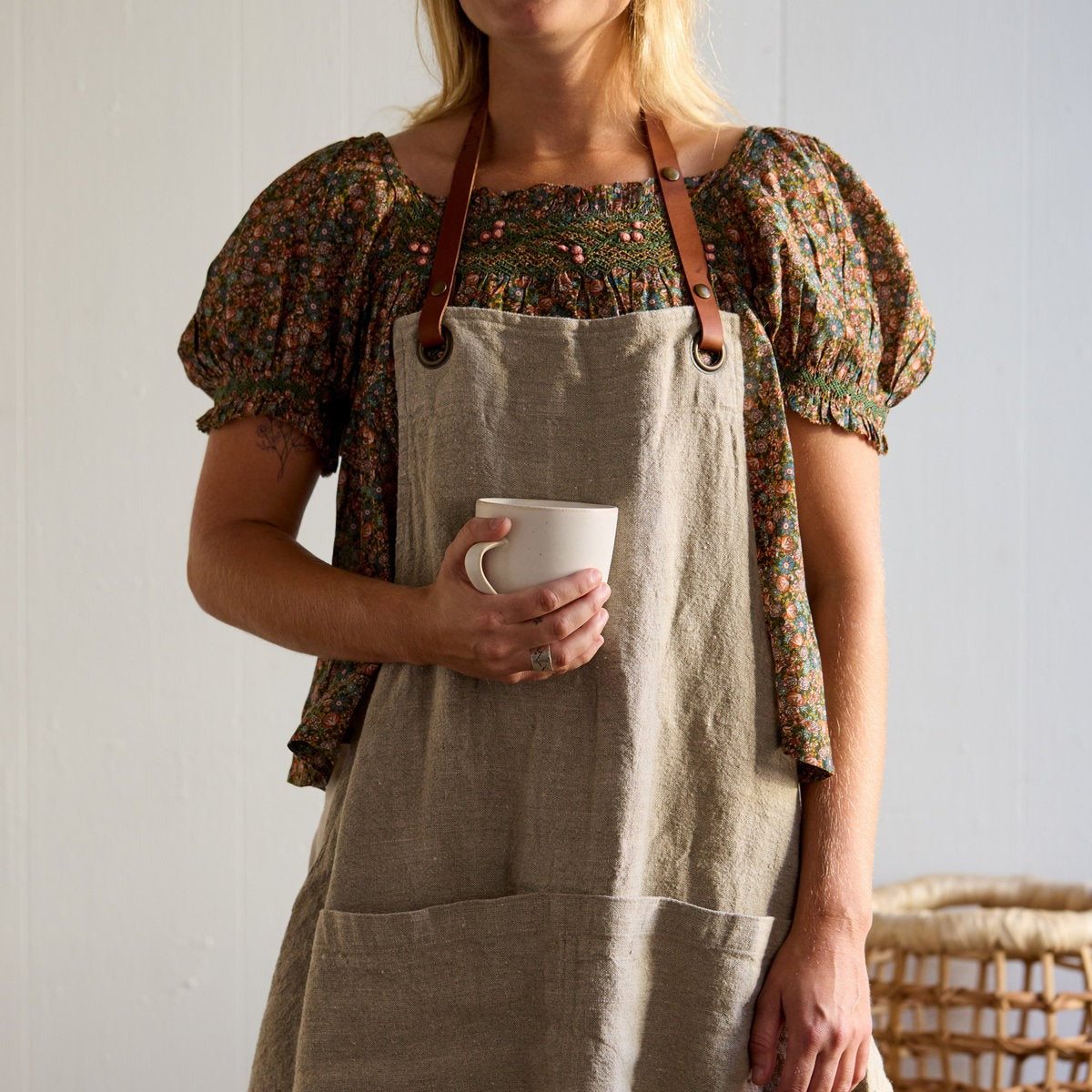 Stonewashed linen apron with leather neck strap and pockets for kitchen or bar