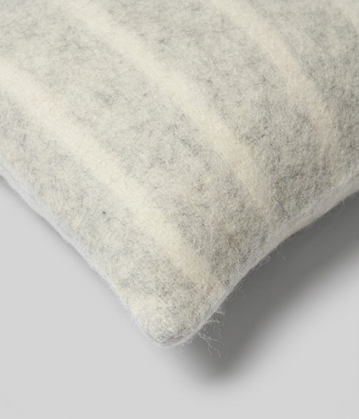 Lee square pillow Shoji Ivory woven in Peru