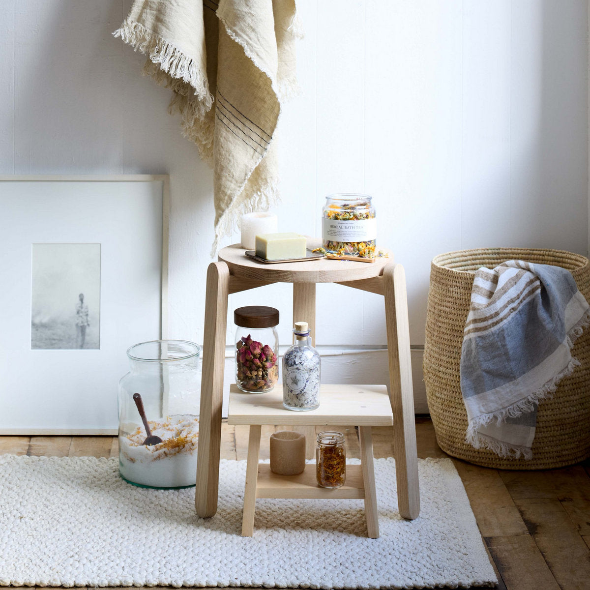 Absorbent linen towel designed for everyday drying and home rituals