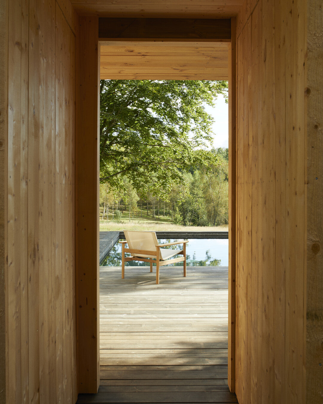 Premium teak garden lounge chair
