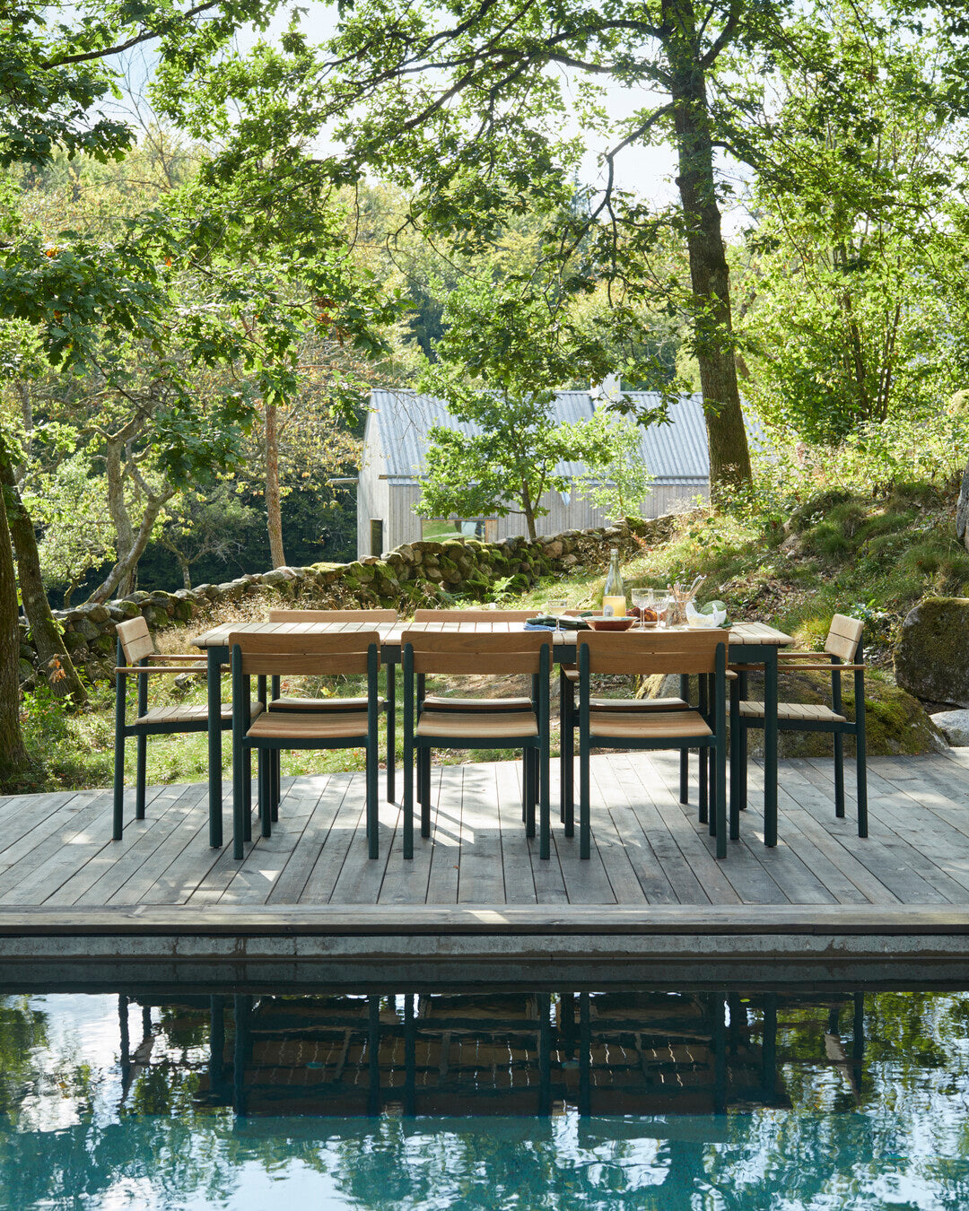 Premium teak garden lounge chair
