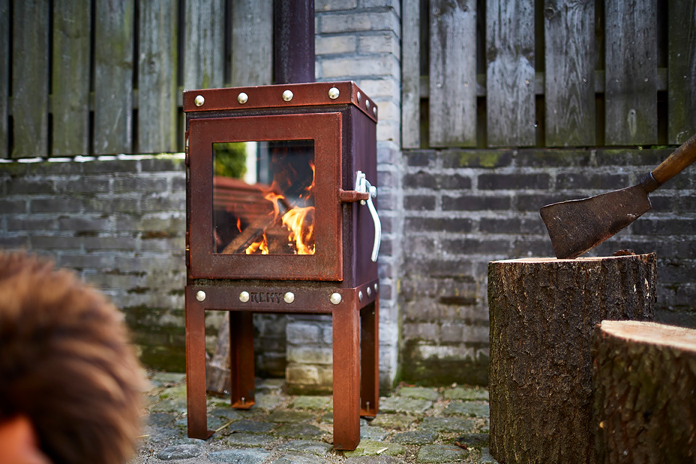 Four Legged Piquia Compact Stove