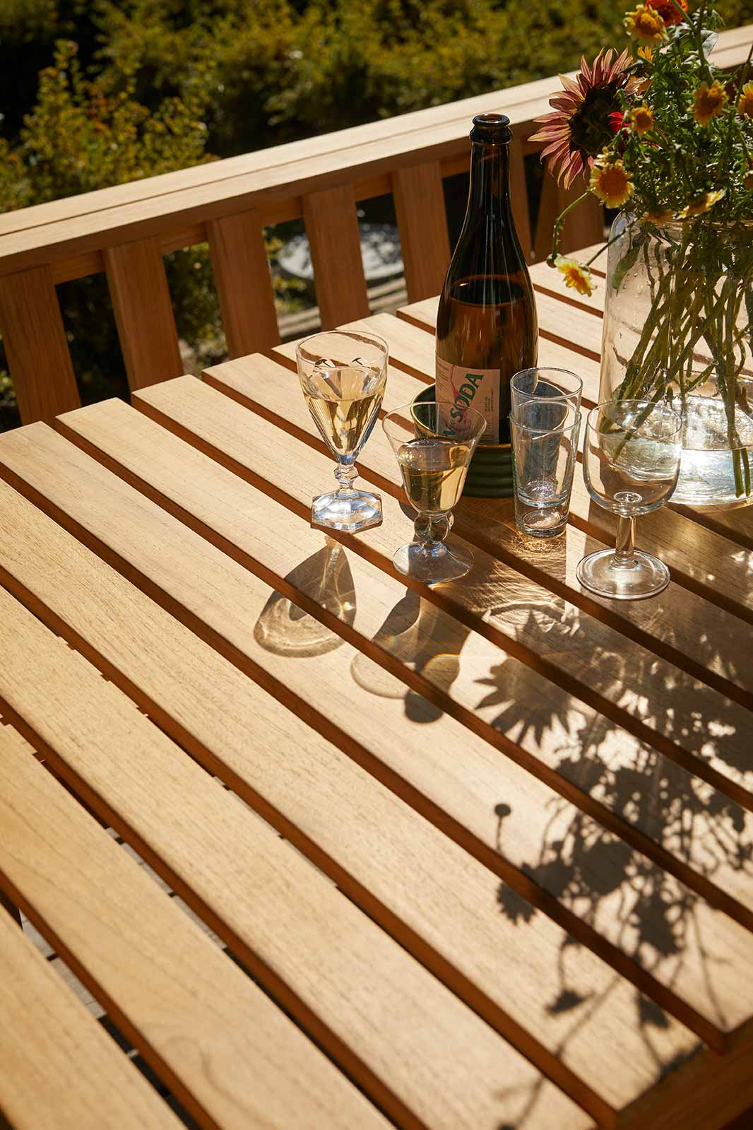 durable weatherproof table
