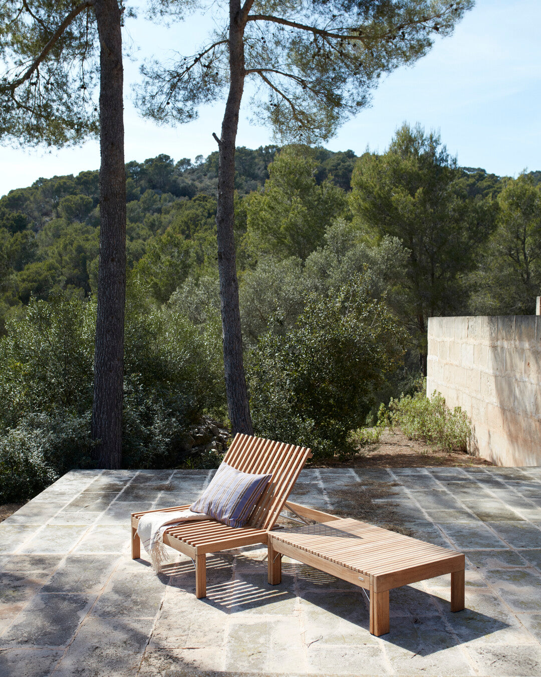 luxury riviera outdoor lounge
