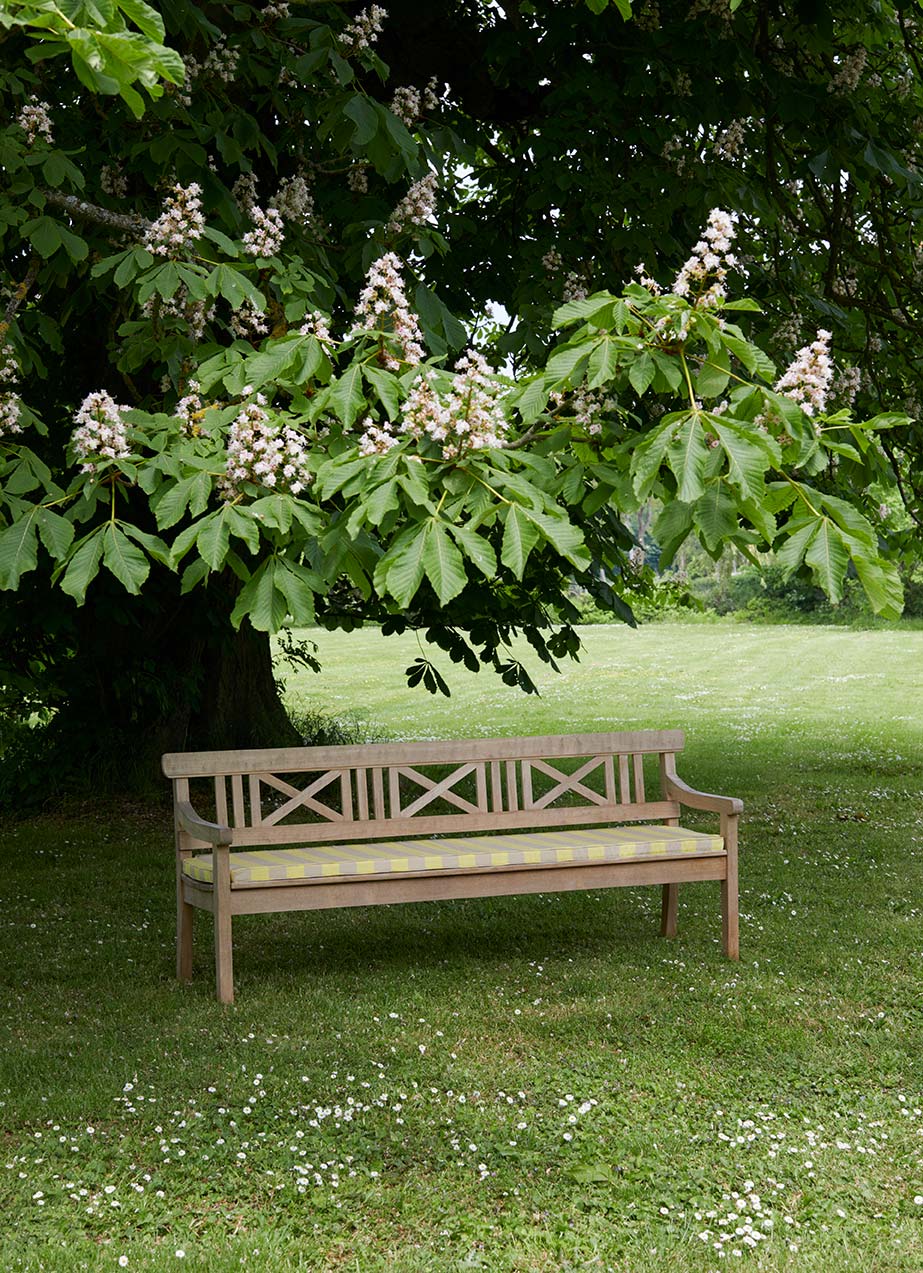 durable outdoor bench

