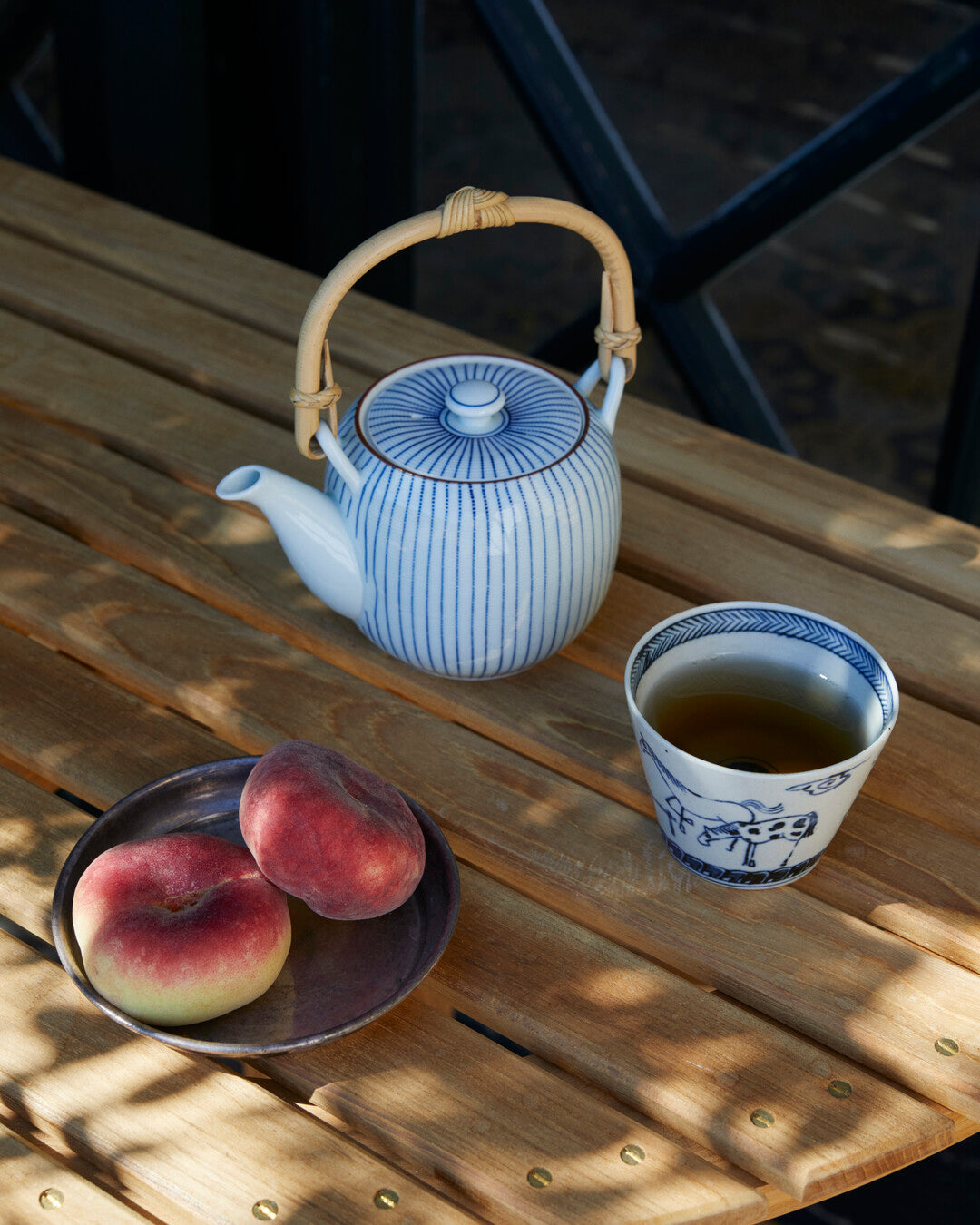 Durable outdoor teak table 94 cm