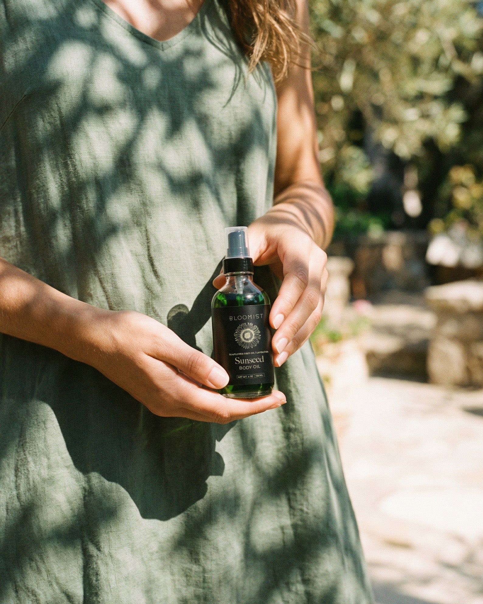 Lightweight plant-based body oil in pump bottle