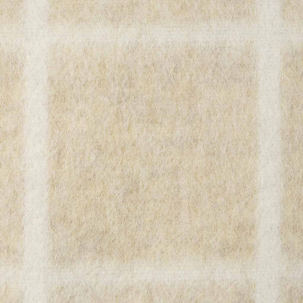 Umi lumbar close-up showing grid lines defined by Peruvian cotton