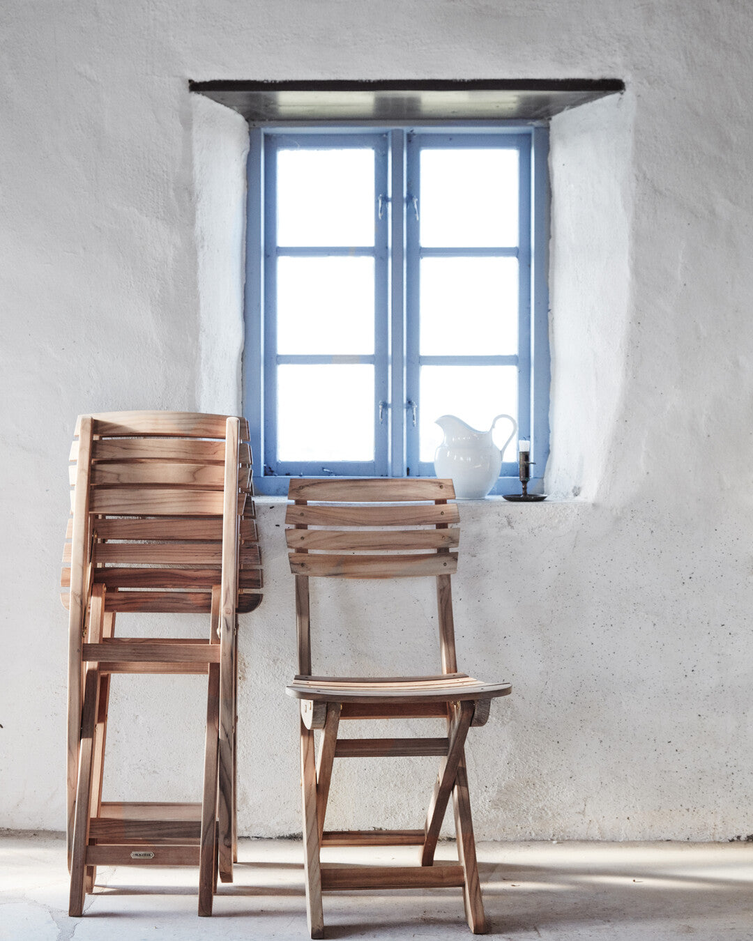 Sturdy Vendia teak seating
