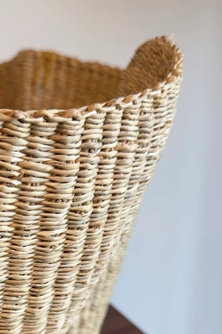 Wave basket with a wide petal opening for trailing plants