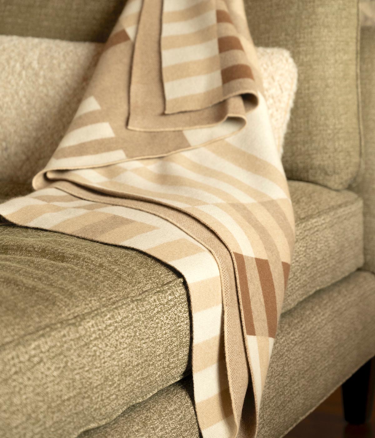 Luxury Mongolian cashmere throw with neutral tones