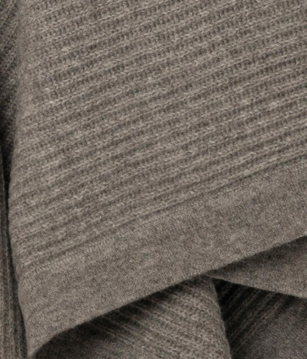 Luxurious fisherman throw blanket perfect for adding warmth and style to your living room