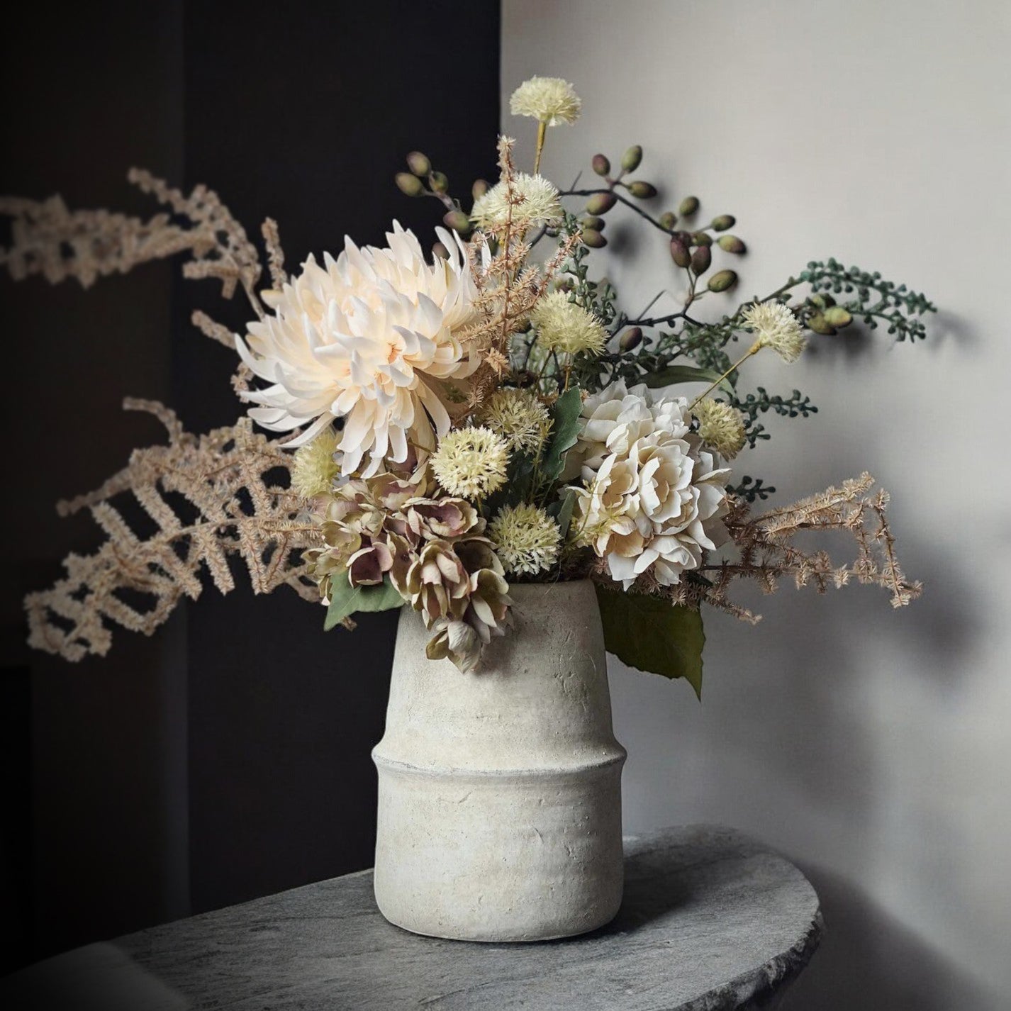 cream chrysanthemum bloom
