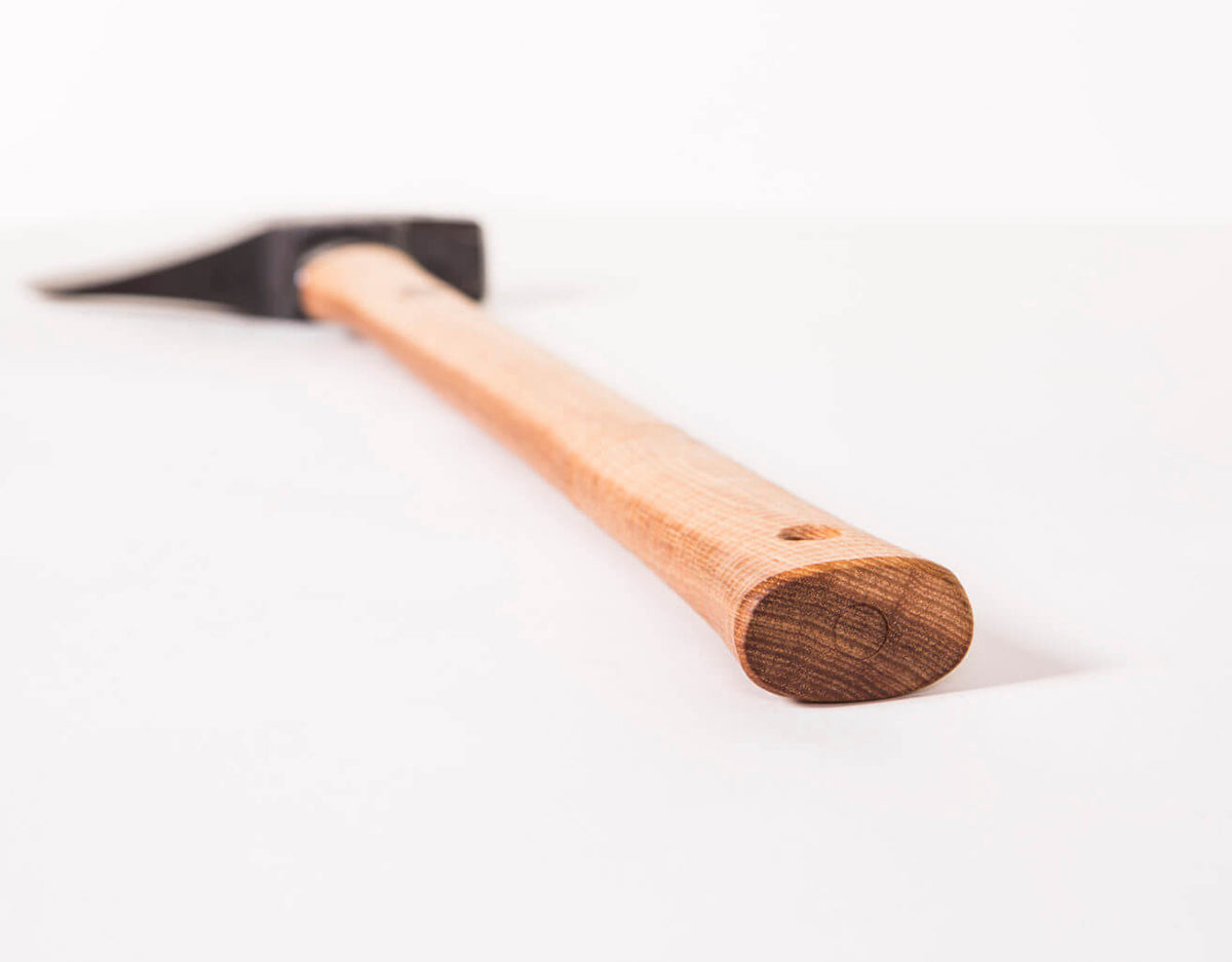 Gränsfors Bruk splitting maul with ergonomic handle for control