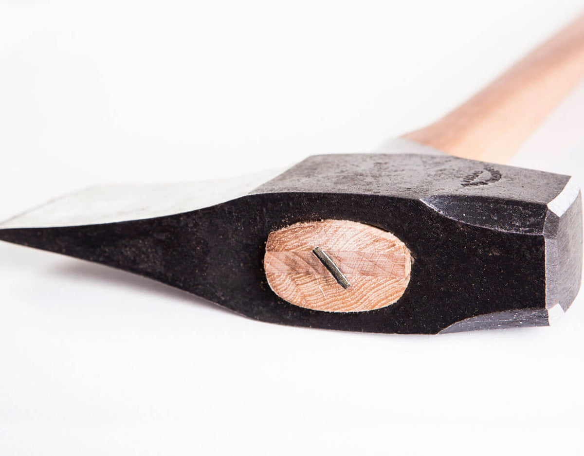 Gränsfors Bruk splitting maul with beveled poll for wedge striking