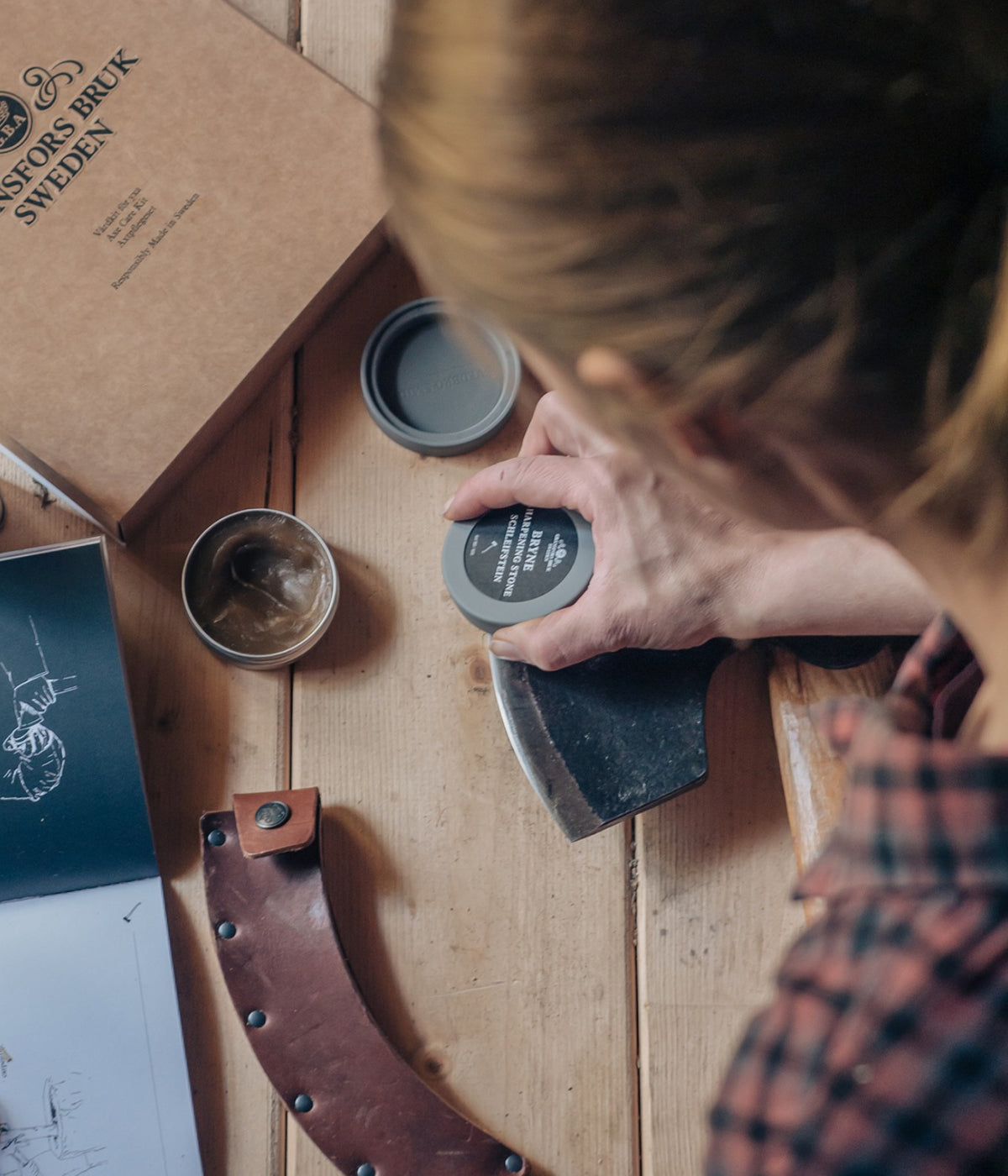 Handheld dual grit sharpening stone for water or dry use to maintain sharp blades