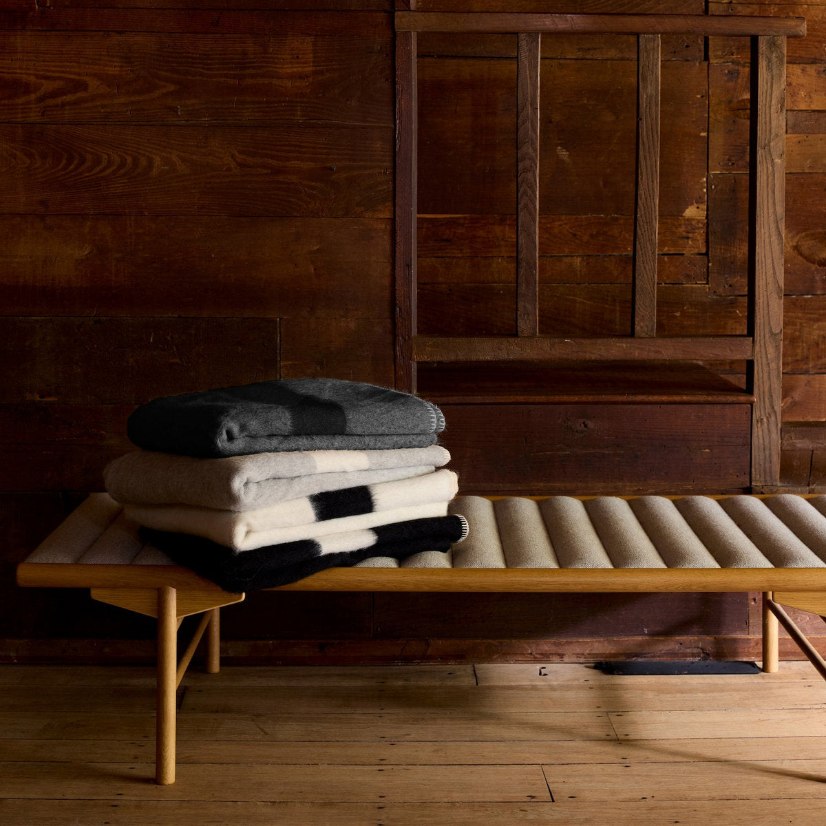 Siempre Throw, White Stripe - Bloomist